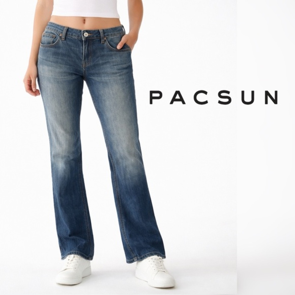 PACSUN Women's Jade Low Rise Bootcut Jeans, Size 30 Short